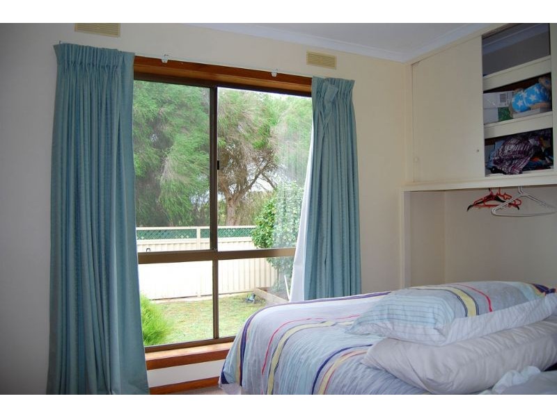 17 Wonthaggi Rd, Inverloch VIC 3996