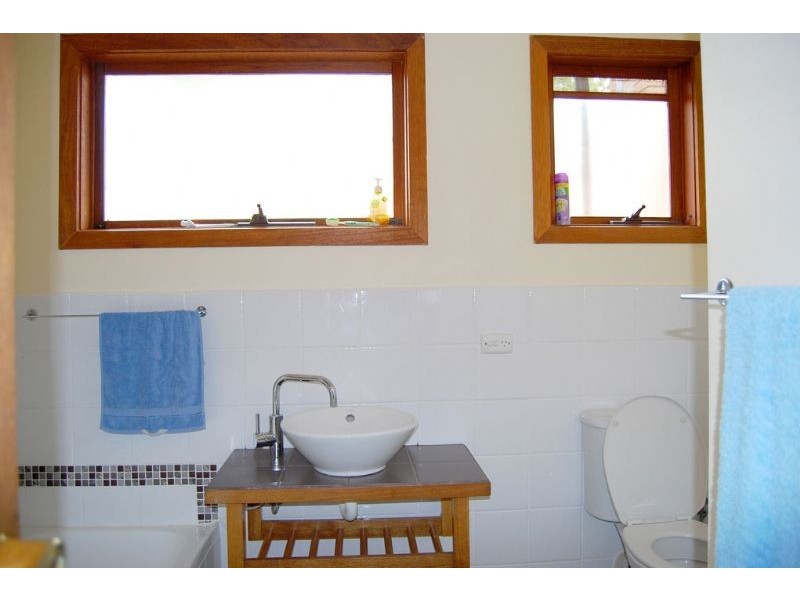 17 Wonthaggi Rd, Inverloch VIC 3996