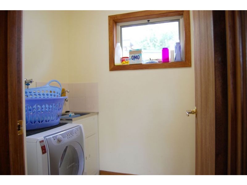 17 Wonthaggi Rd, Inverloch VIC 3996