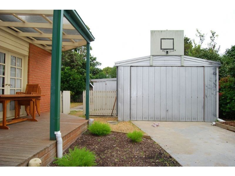 17 Wonthaggi Rd, Inverloch VIC 3996