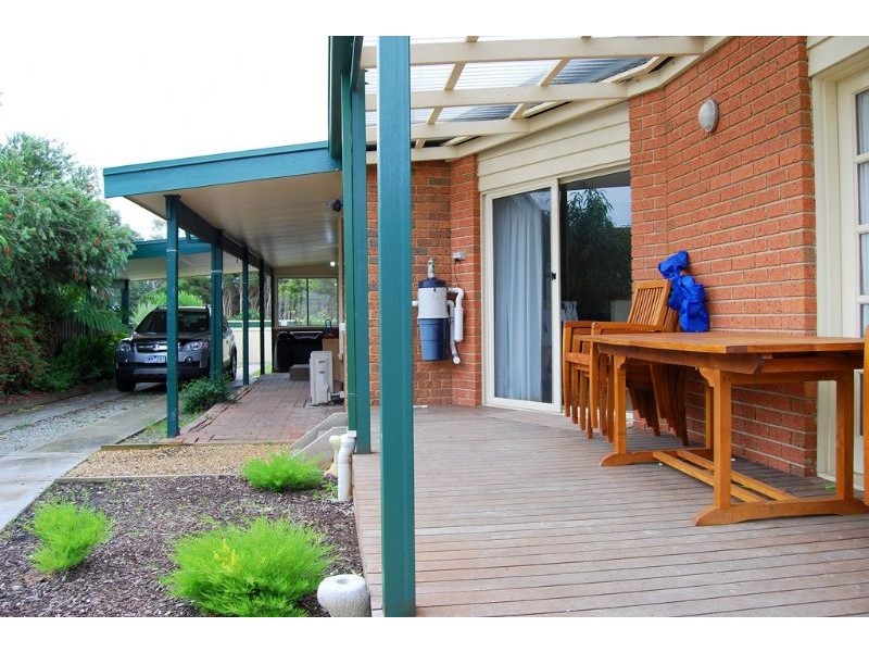 17 Wonthaggi Rd, Inverloch VIC 3996