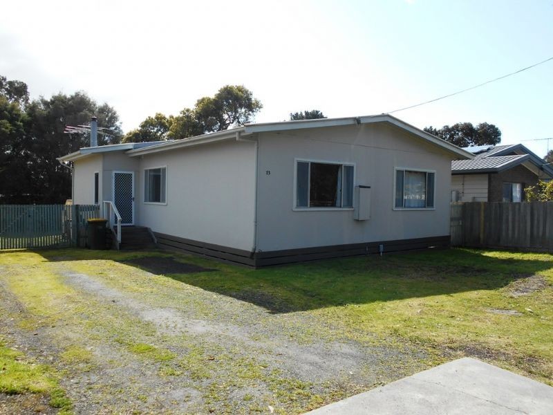 13 Gordon Avenue, Inverloch VIC 3996