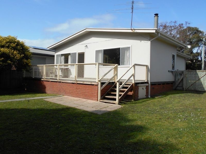 13 Gordon Avenue, Inverloch VIC 3996