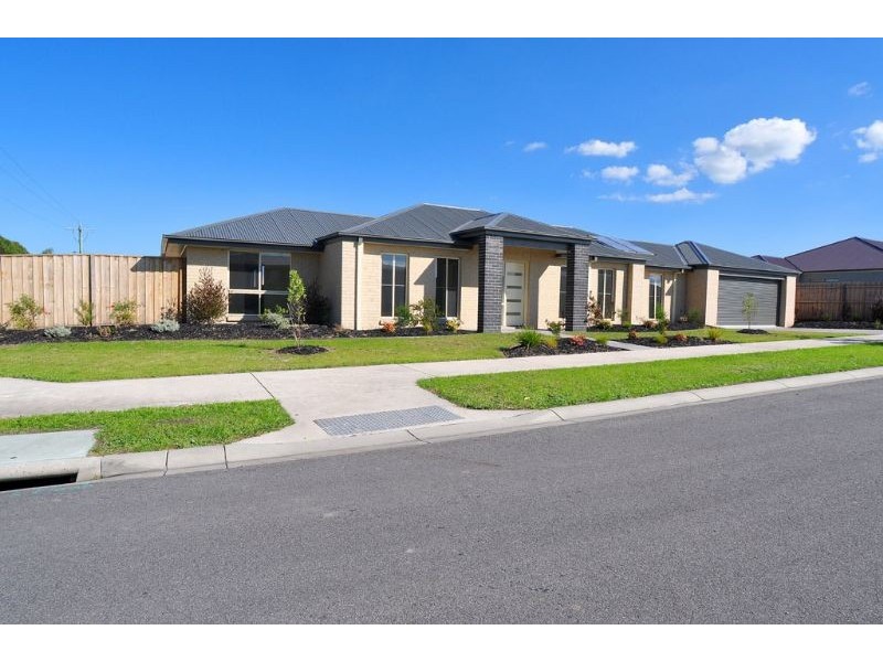 51 Ullathornes Rd, Inverloch VIC 3996