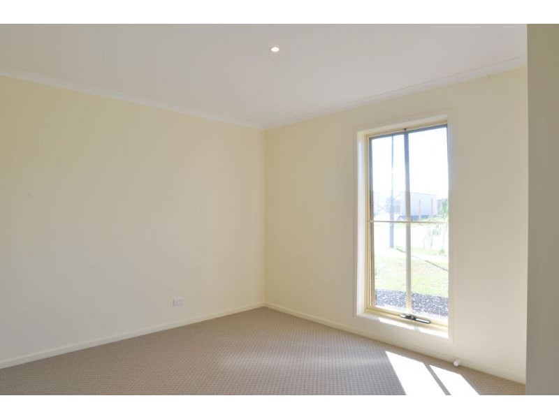 51 Ullathornes Rd, Inverloch VIC 3996