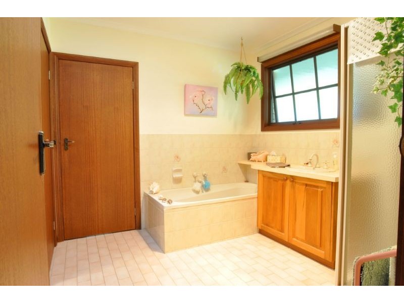 525 Anderson Rd, Inverloch VIC 3996