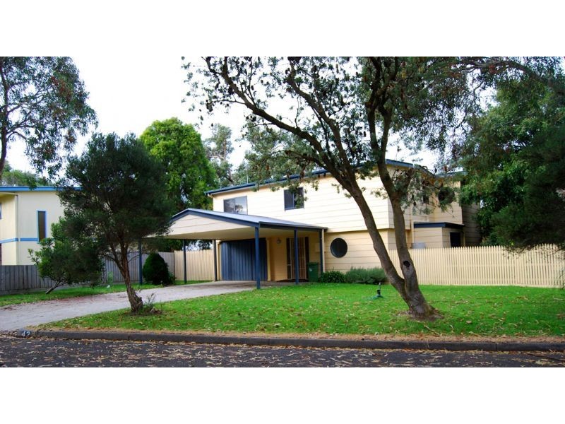 42 Beilby Avenue, Inverloch VIC 3996