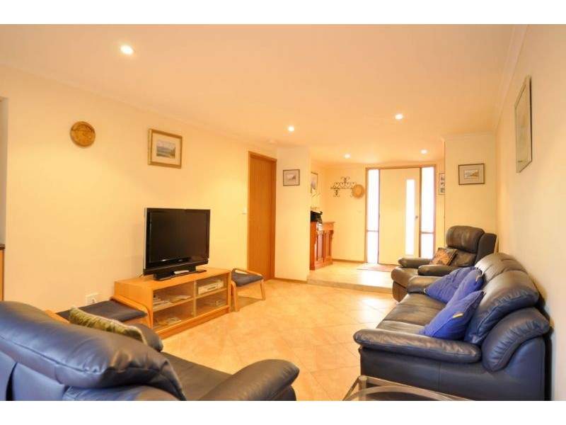 42 Beilby Avenue, Inverloch VIC 3996