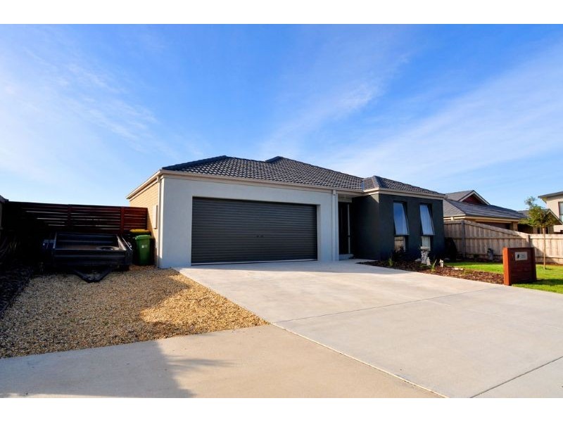 7 Dalmont Bay Crt, Inverloch VIC 3996