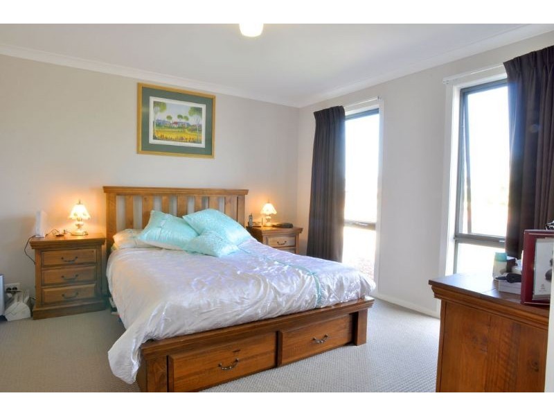 7 Dalmont Bay Crt, Inverloch VIC 3996