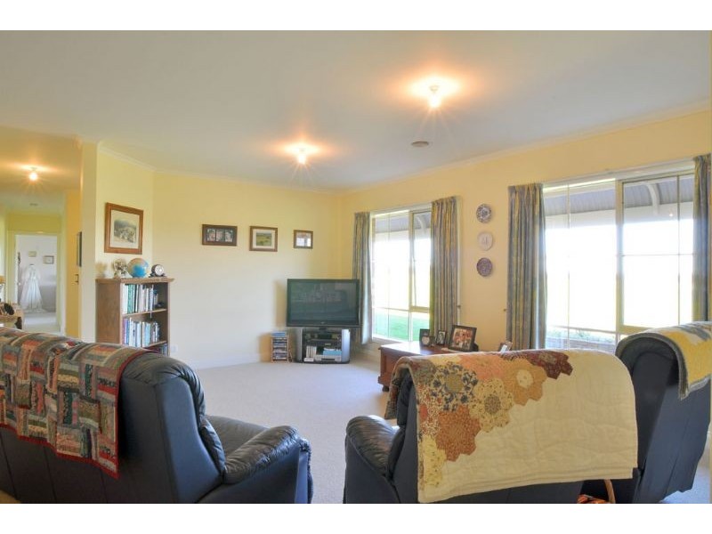 135 Gravel Pit Rd, Inverloch VIC 3996