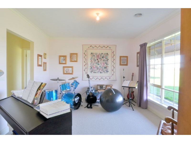 135 Gravel Pit Rd, Inverloch VIC 3996