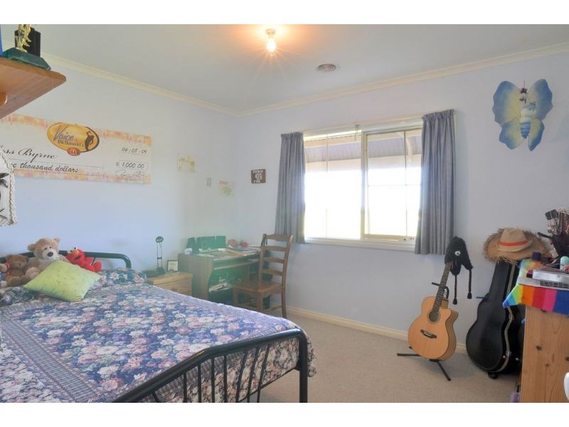 135 Gravel Pit Rd, Inverloch VIC 3996