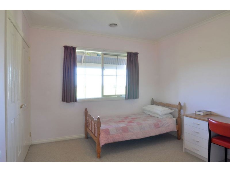 135 Gravel Pit Rd, Inverloch VIC 3996