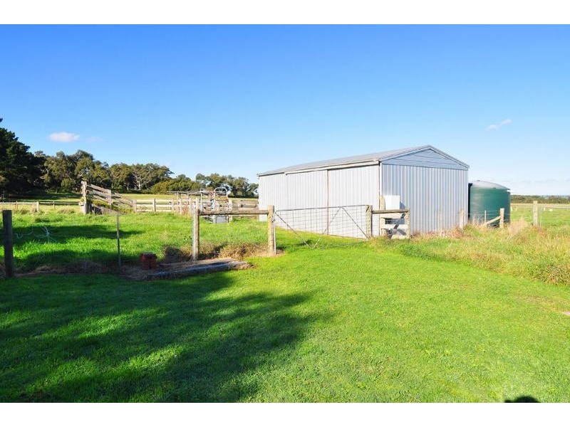 135 Gravel Pit Rd, Inverloch VIC 3996