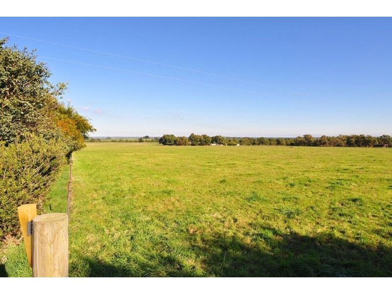 135 Gravel Pit Rd, Inverloch VIC 3996