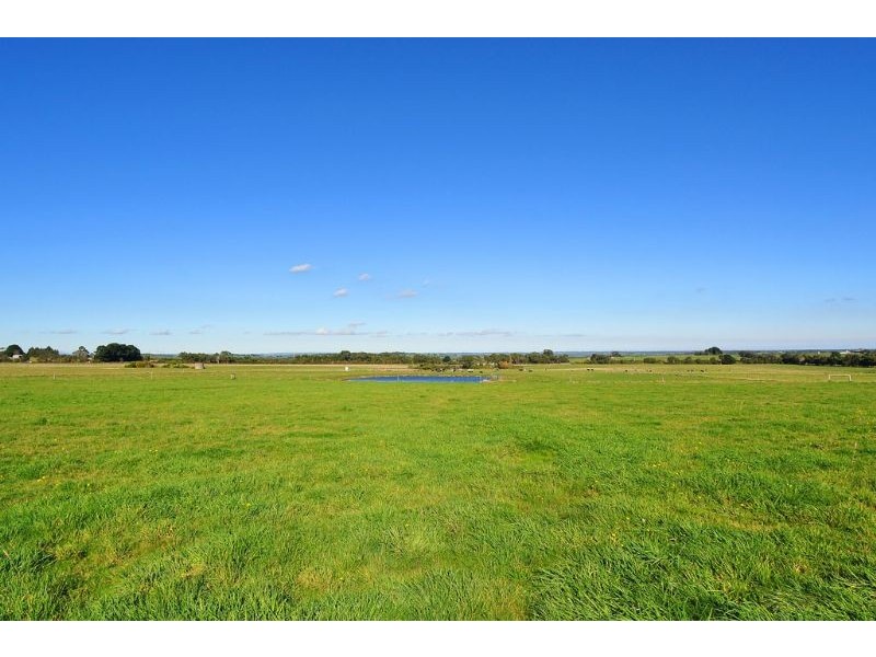 135 Gravel Pit Rd, Inverloch VIC 3996