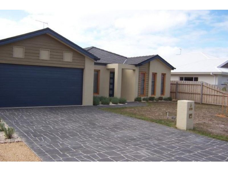 6 Surrey Plc, Inverloch VIC 3996