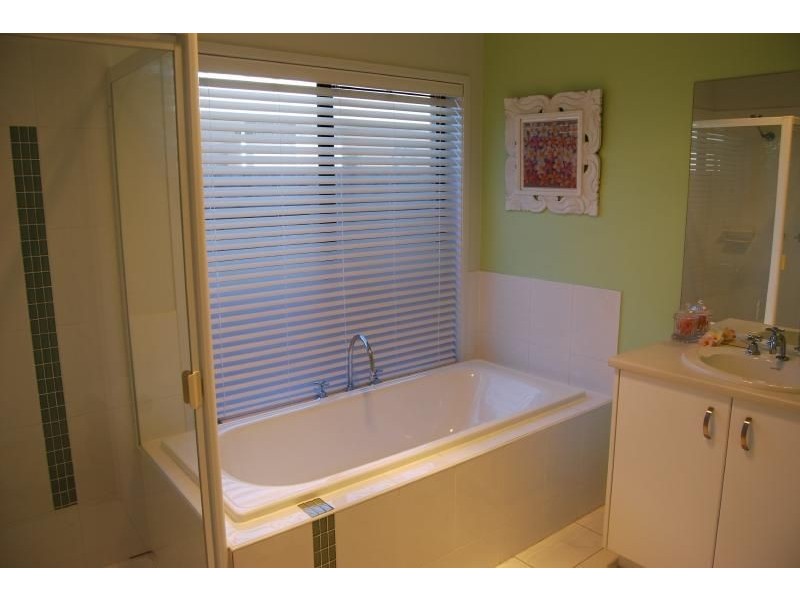 6 Surrey Plc, Inverloch VIC 3996