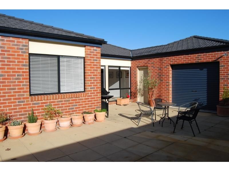 6 Surrey Plc, Inverloch VIC 3996