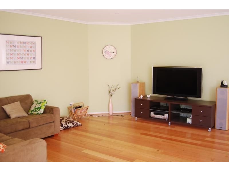6 Surrey Plc, Inverloch VIC 3996