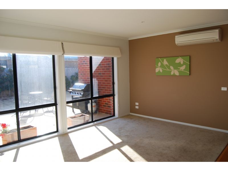 6 Surrey Plc, Inverloch VIC 3996