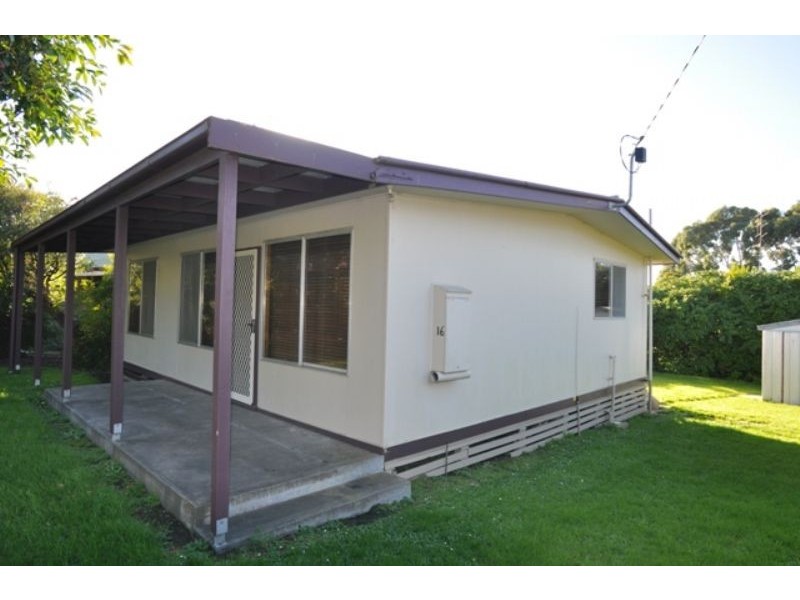 16 Beilby Avenue, Inverloch VIC 3996
