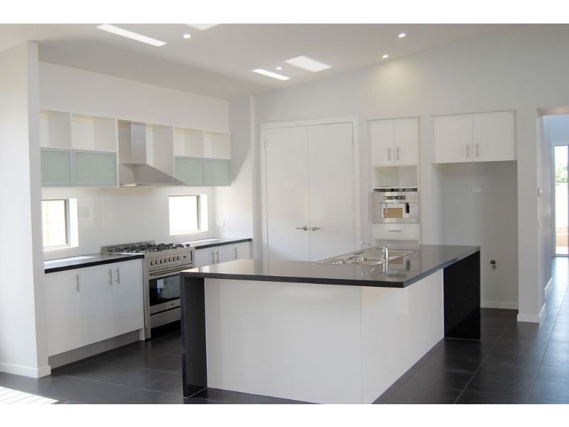 2 HONEYEATER CIRCUIT, Inverloch VIC 3996