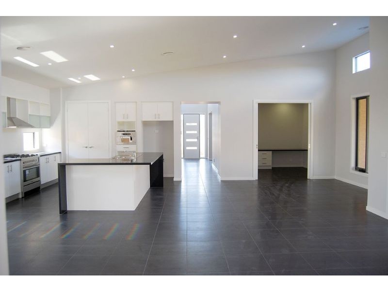 2 HONEYEATER CIRCUIT, Inverloch VIC 3996