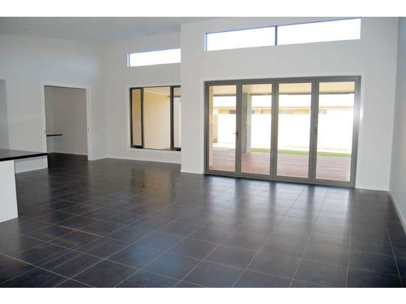 2 HONEYEATER CIRCUIT, Inverloch VIC 3996