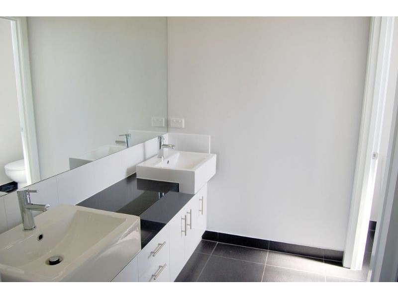 2 HONEYEATER CIRCUIT, Inverloch VIC 3996