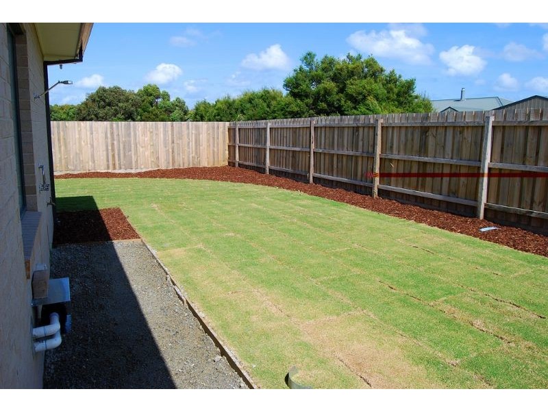 2 HONEYEATER CIRCUIT, Inverloch VIC 3996