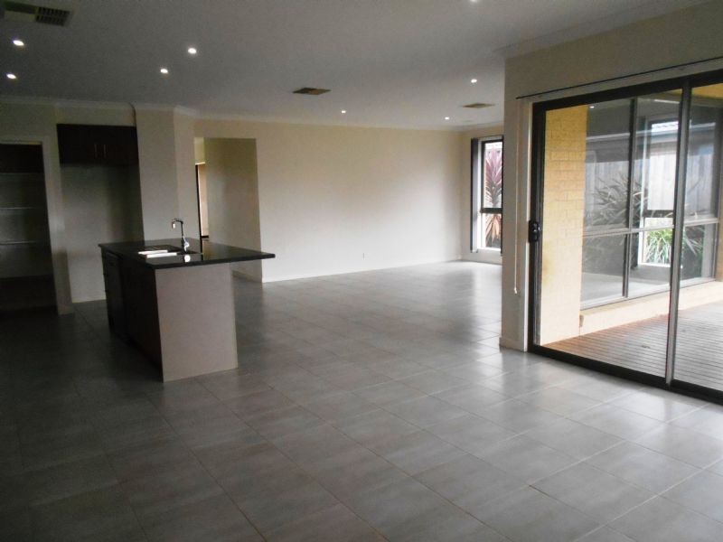 12 Oceanic Drive, Inverloch VIC 3996