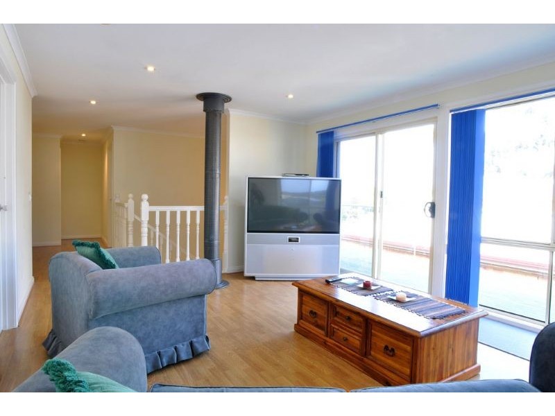 5 Ullathornes Rd, Inverloch VIC 3996