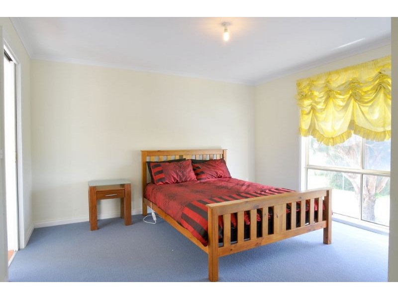 5 Ullathornes Rd, Inverloch VIC 3996