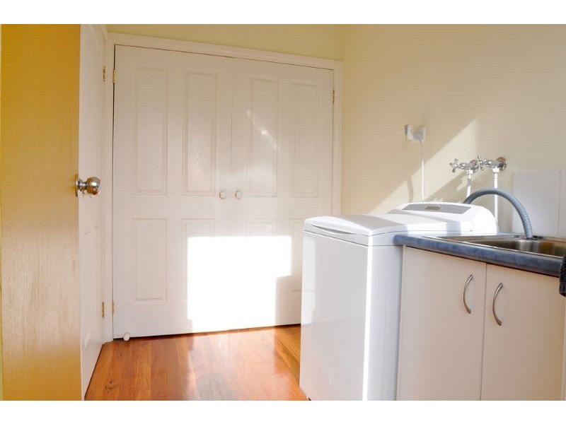 5 Ullathornes Rd, Inverloch VIC 3996