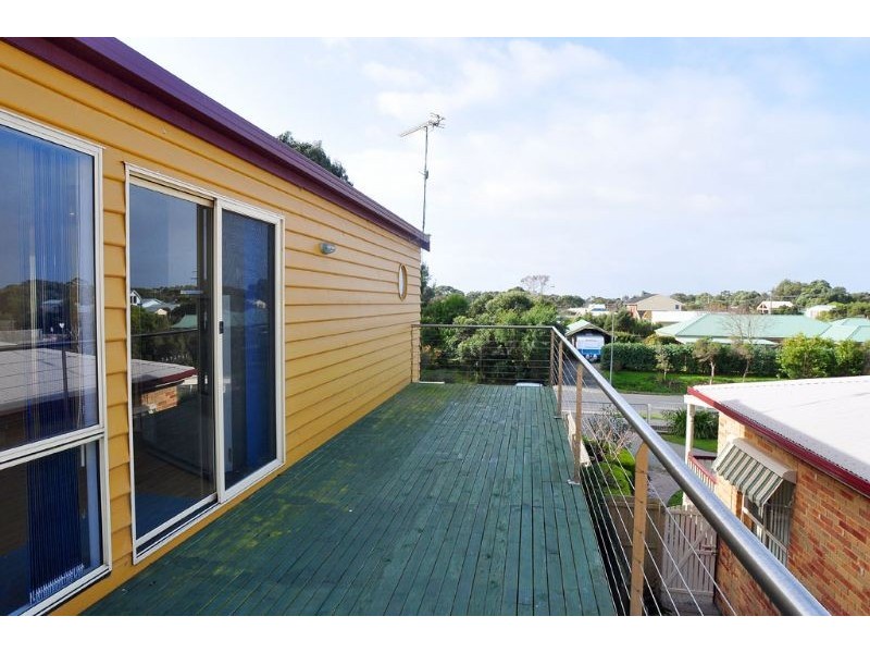 5 Ullathornes Rd, Inverloch VIC 3996