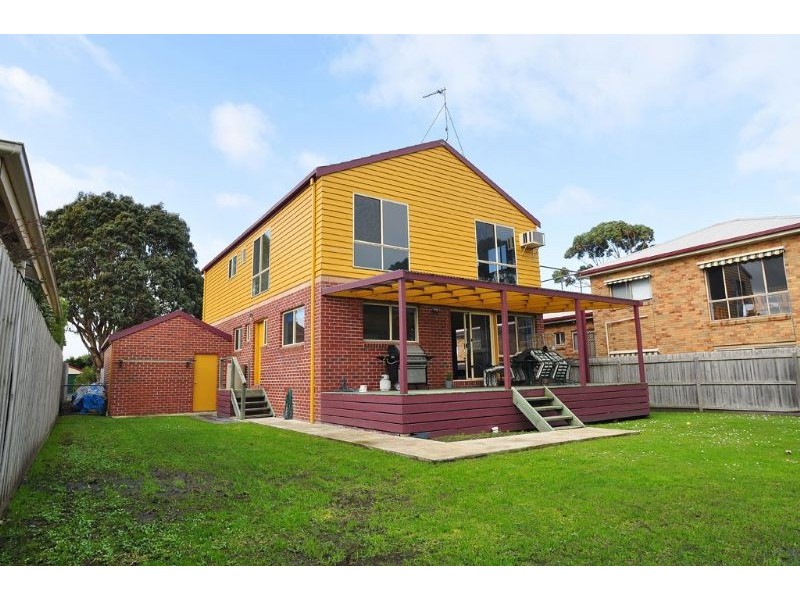 5 Ullathornes Rd, Inverloch VIC 3996