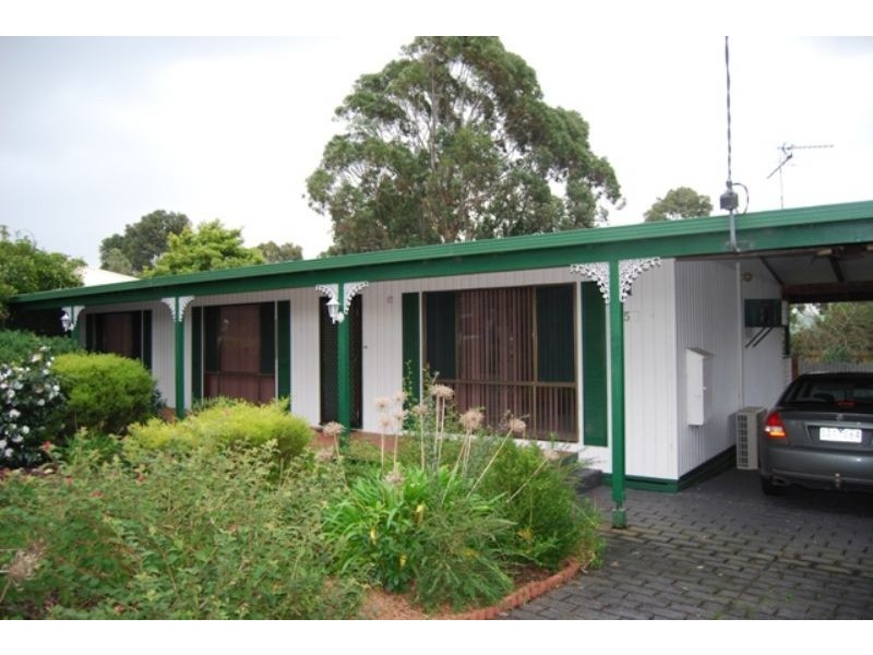 25 Gordon Avenue, Inverloch VIC 3996