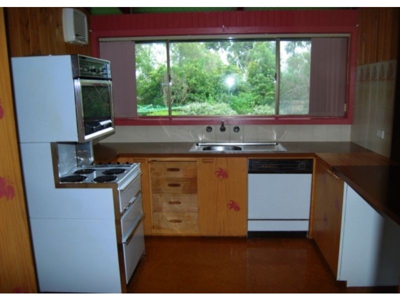 25 Gordon Avenue, Inverloch VIC 3996