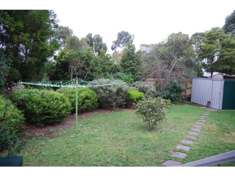 25 Gordon Avenue, Inverloch VIC 3996
