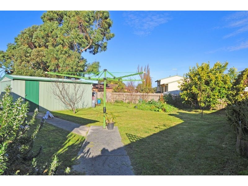 2 Heather Grove, Inverloch VIC 3996
