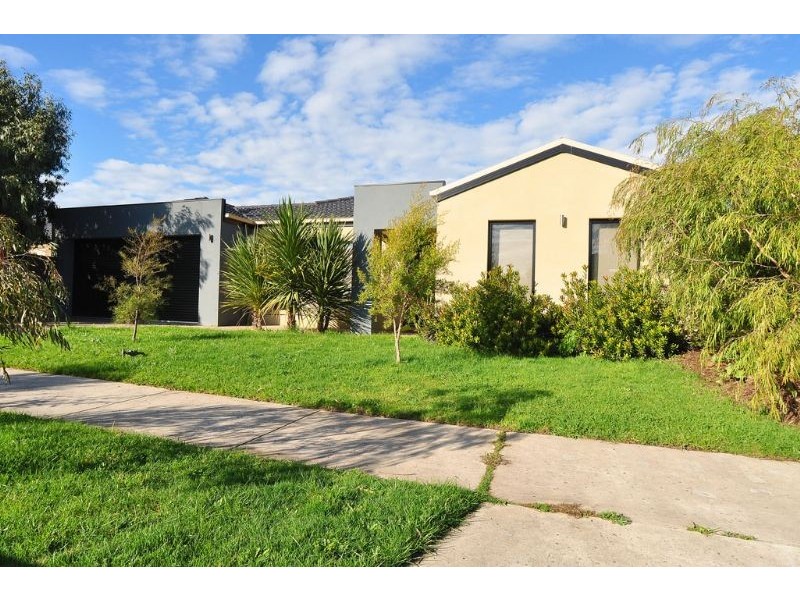 3 Hobsons Place, Inverloch VIC 3996