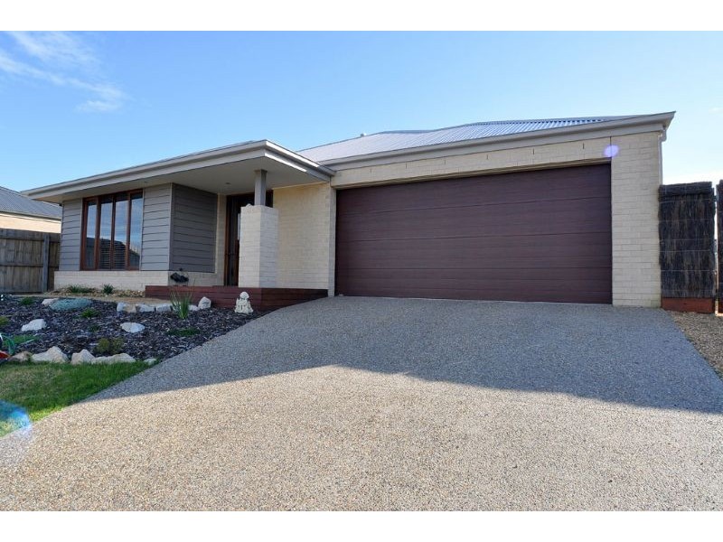 19 Surrey Place, Inverloch VIC 3996