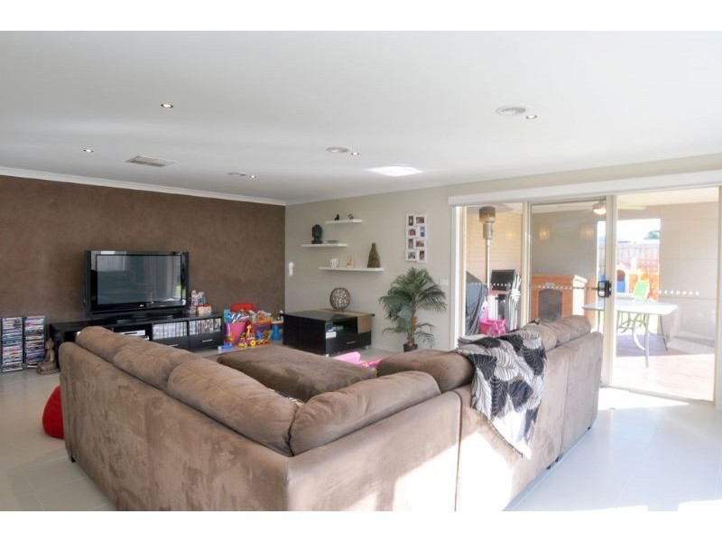 19 Surrey Place, Inverloch VIC 3996