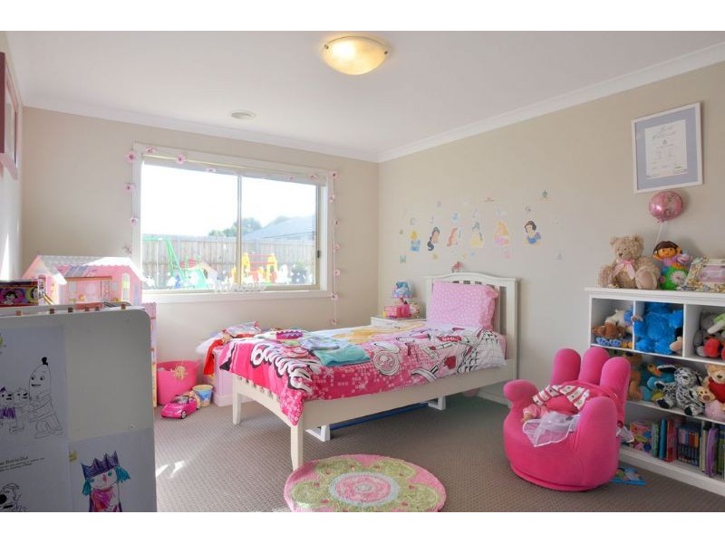 19 Surrey Place, Inverloch VIC 3996