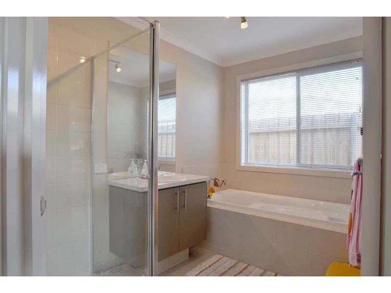 19 Surrey Place, Inverloch VIC 3996