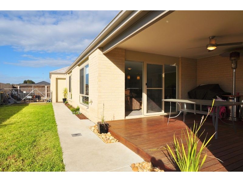 19 Surrey Place, Inverloch VIC 3996