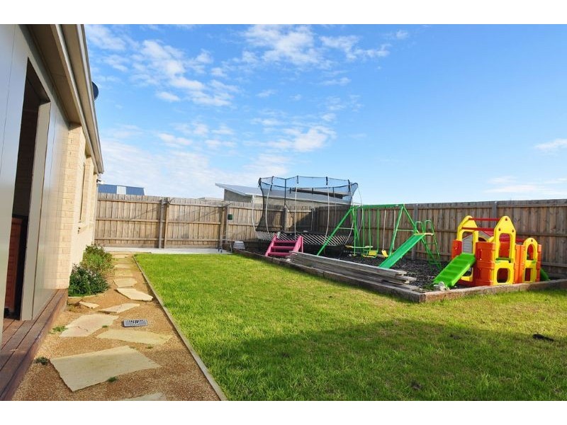 19 Surrey Place, Inverloch VIC 3996