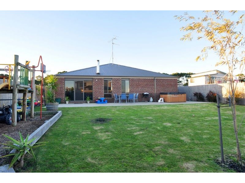 38 Tamara Crescent, Inverloch VIC 3996